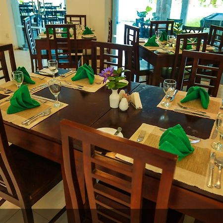 Lavendish Okrin Hotel Kataragama Exteriör bild