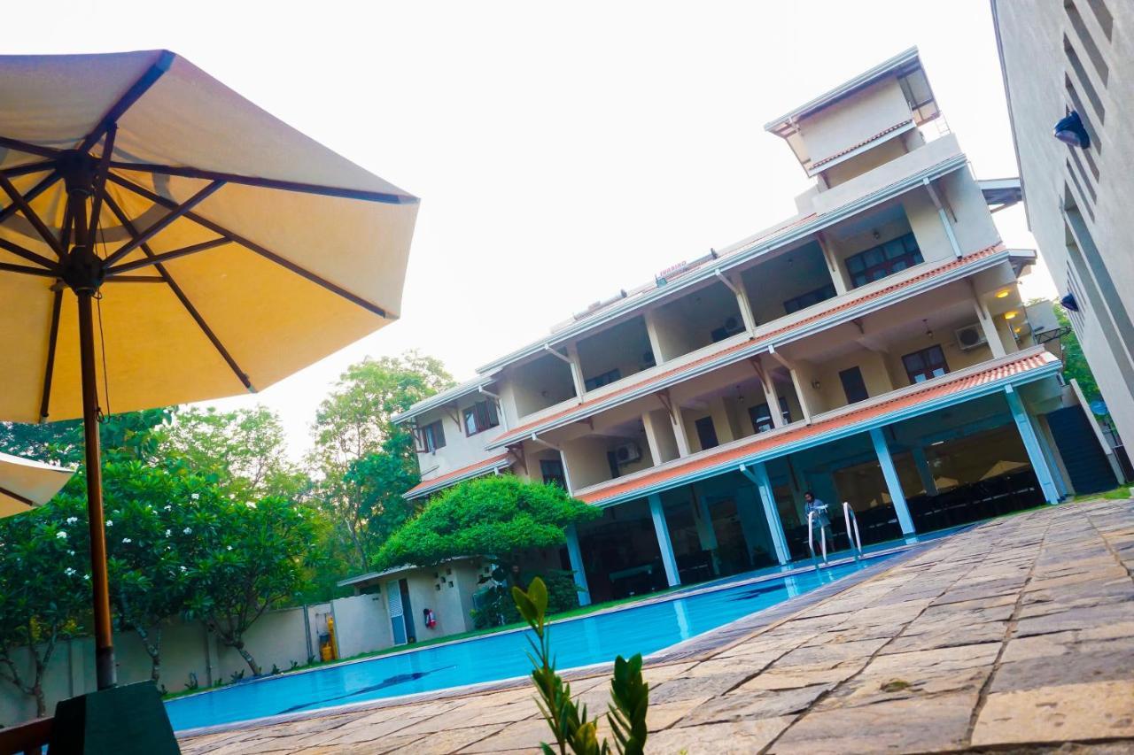 Lavendish Okrin Hotel Kataragama Exteriör bild