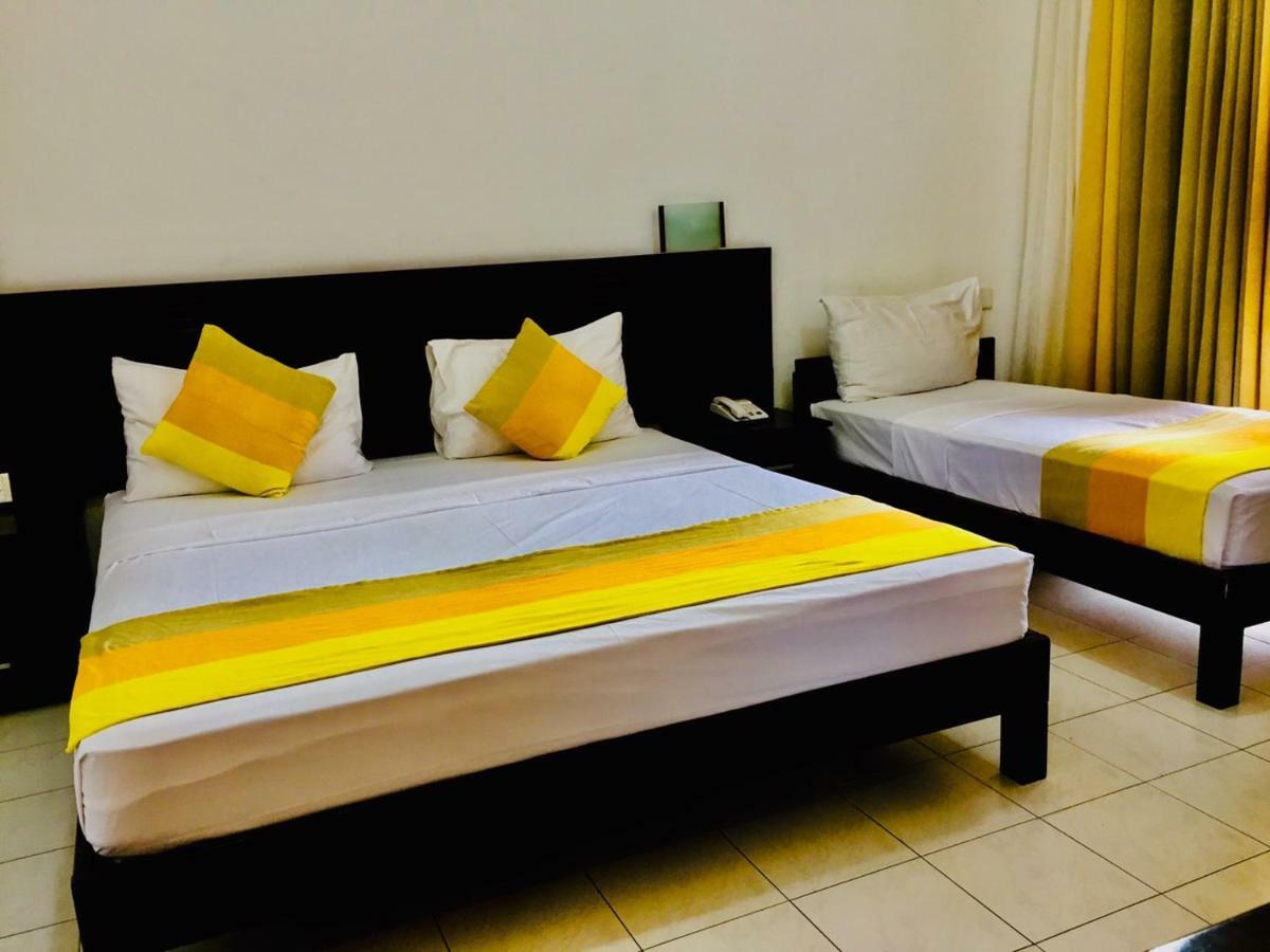Lavendish Okrin Hotel Kataragama Exteriör bild
